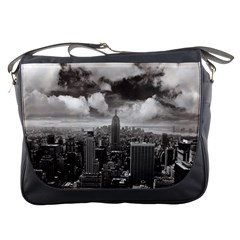 New York, Usa Messenger Bag by artposters